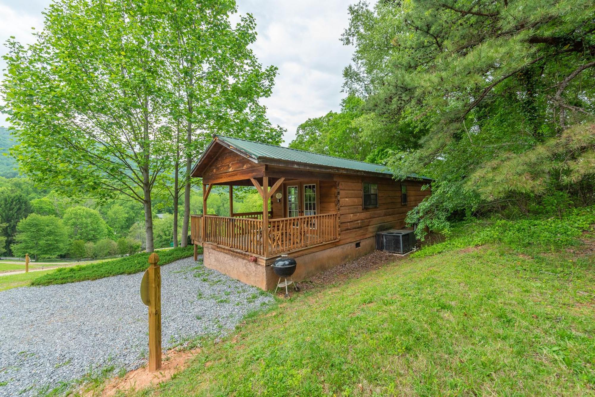Engadine Inn And Cabins Candler エクステリア 写真