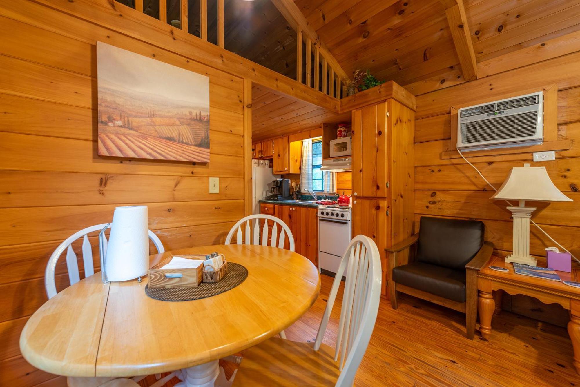Engadine Inn And Cabins Candler エクステリア 写真
