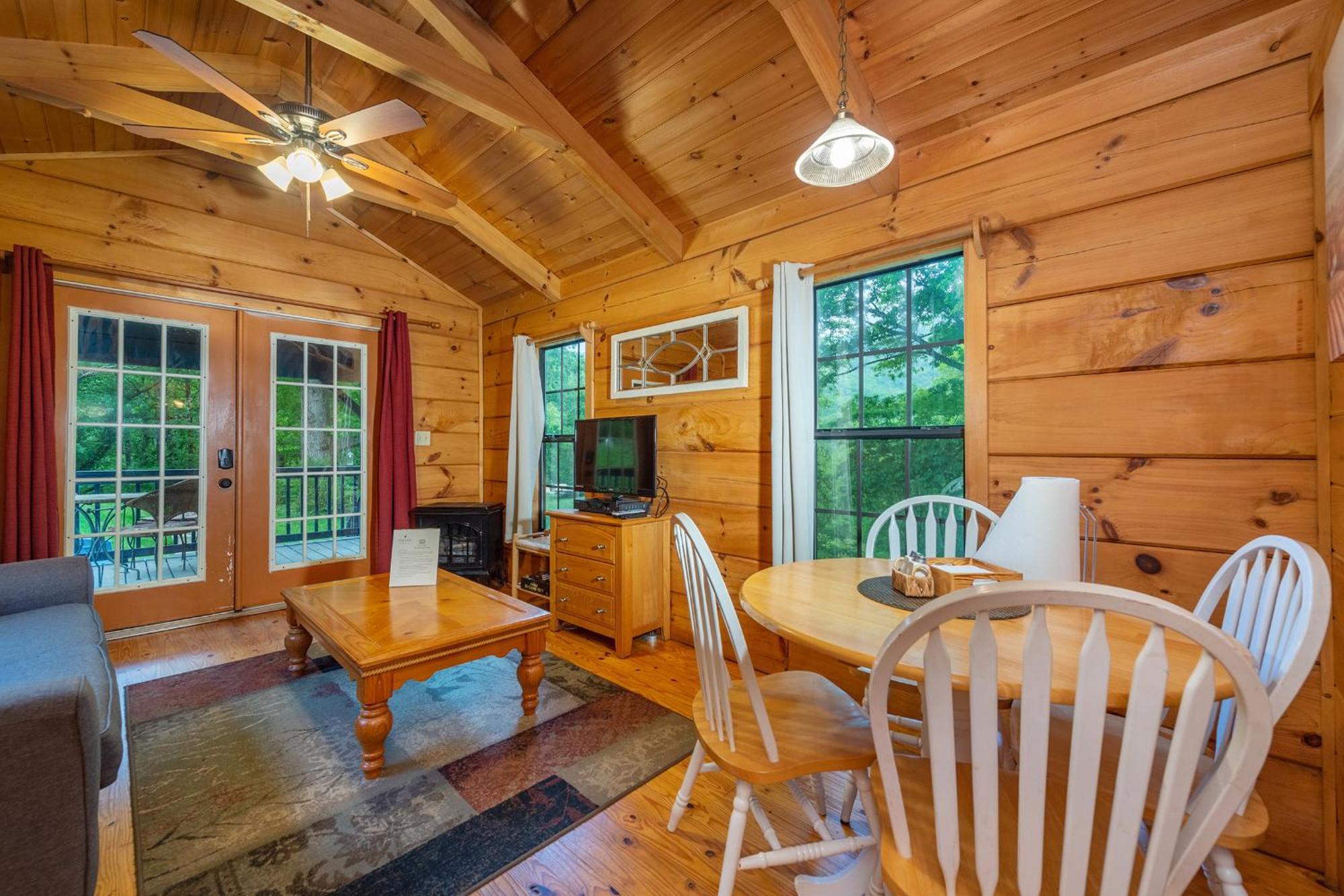 Engadine Inn And Cabins Candler エクステリア 写真