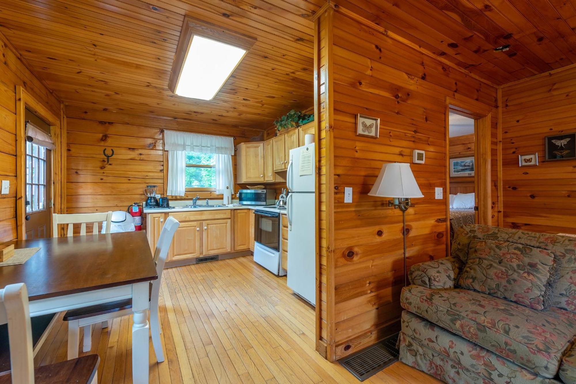 Engadine Inn And Cabins Candler エクステリア 写真