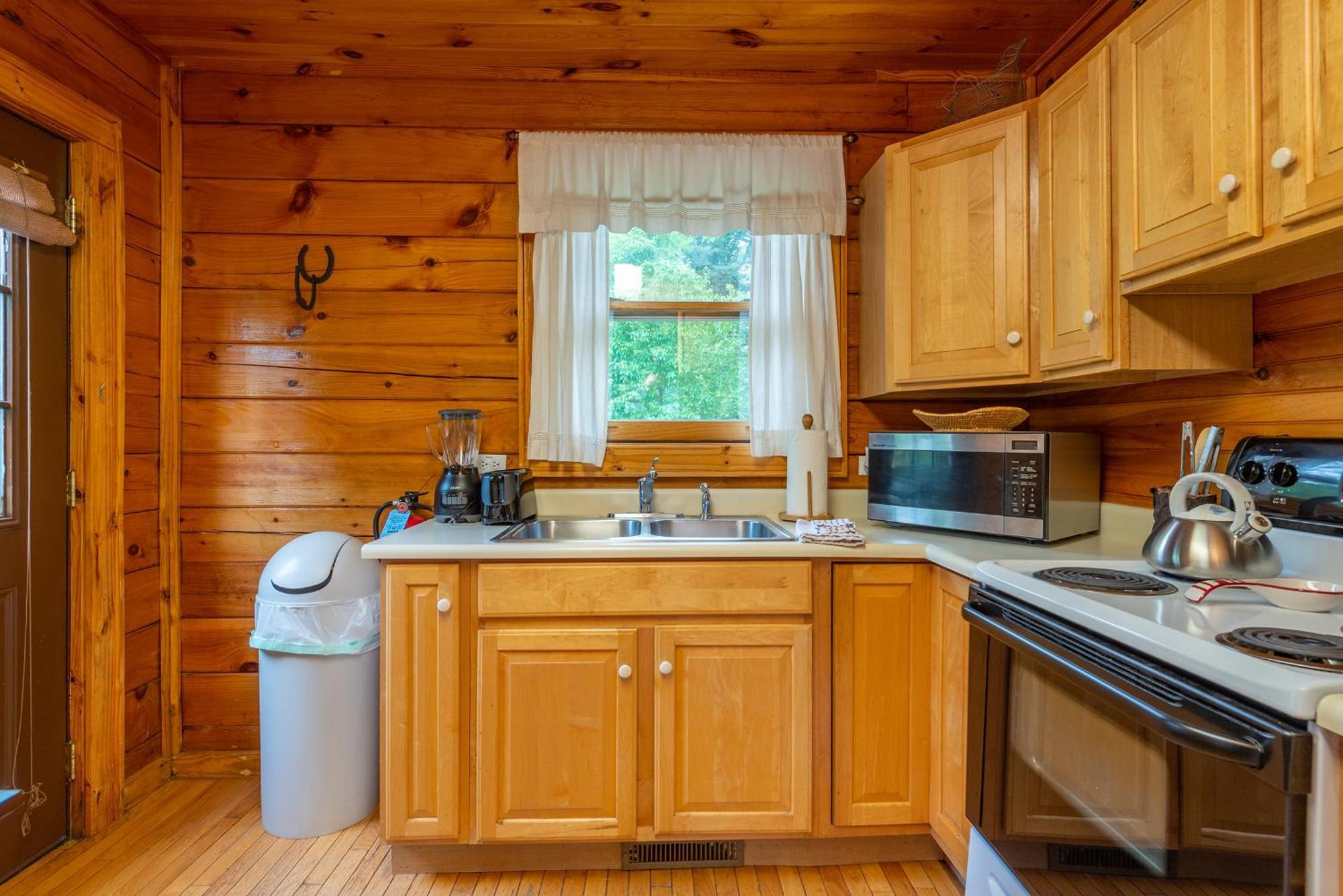 Engadine Inn And Cabins Candler エクステリア 写真