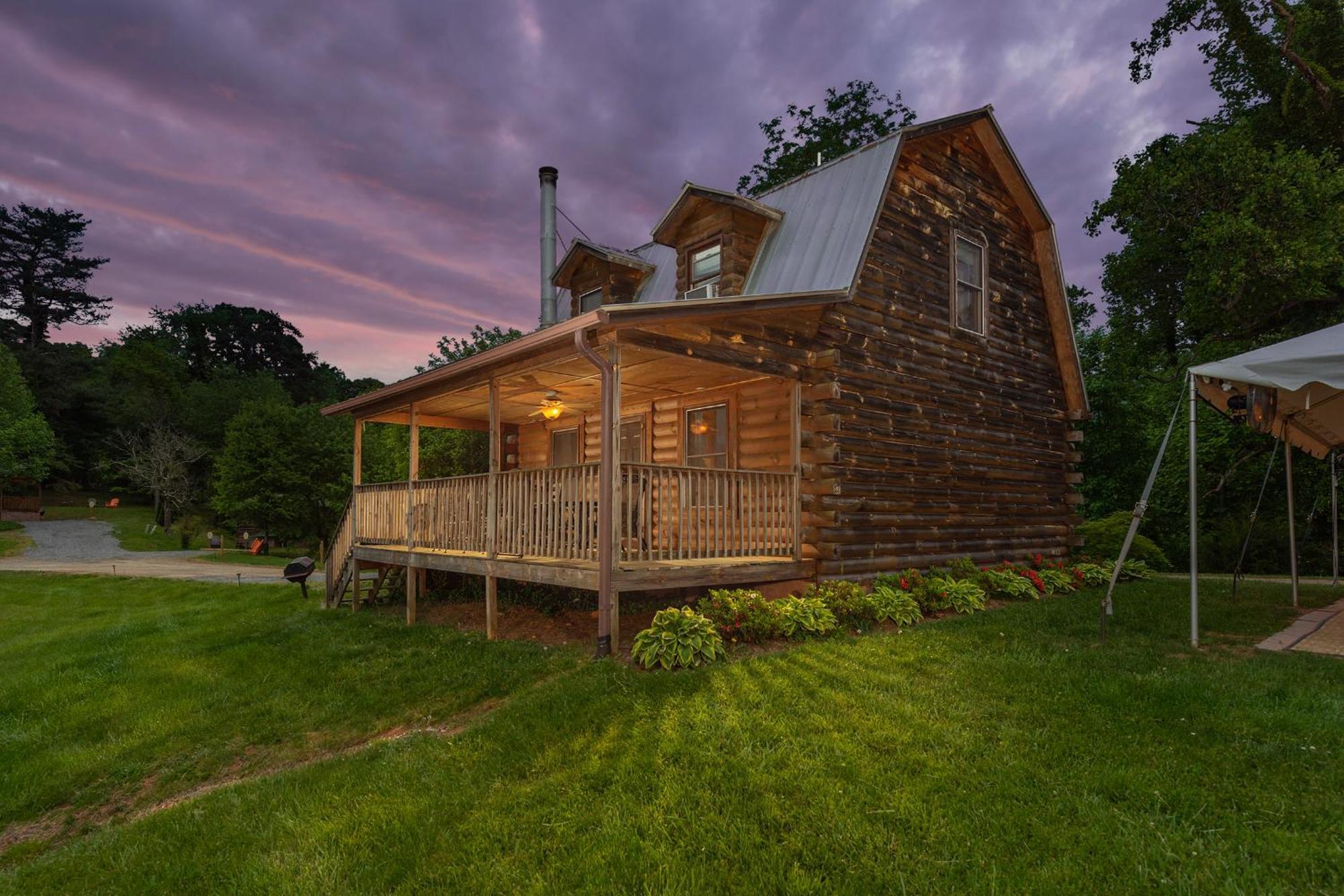 Engadine Inn And Cabins Candler エクステリア 写真
