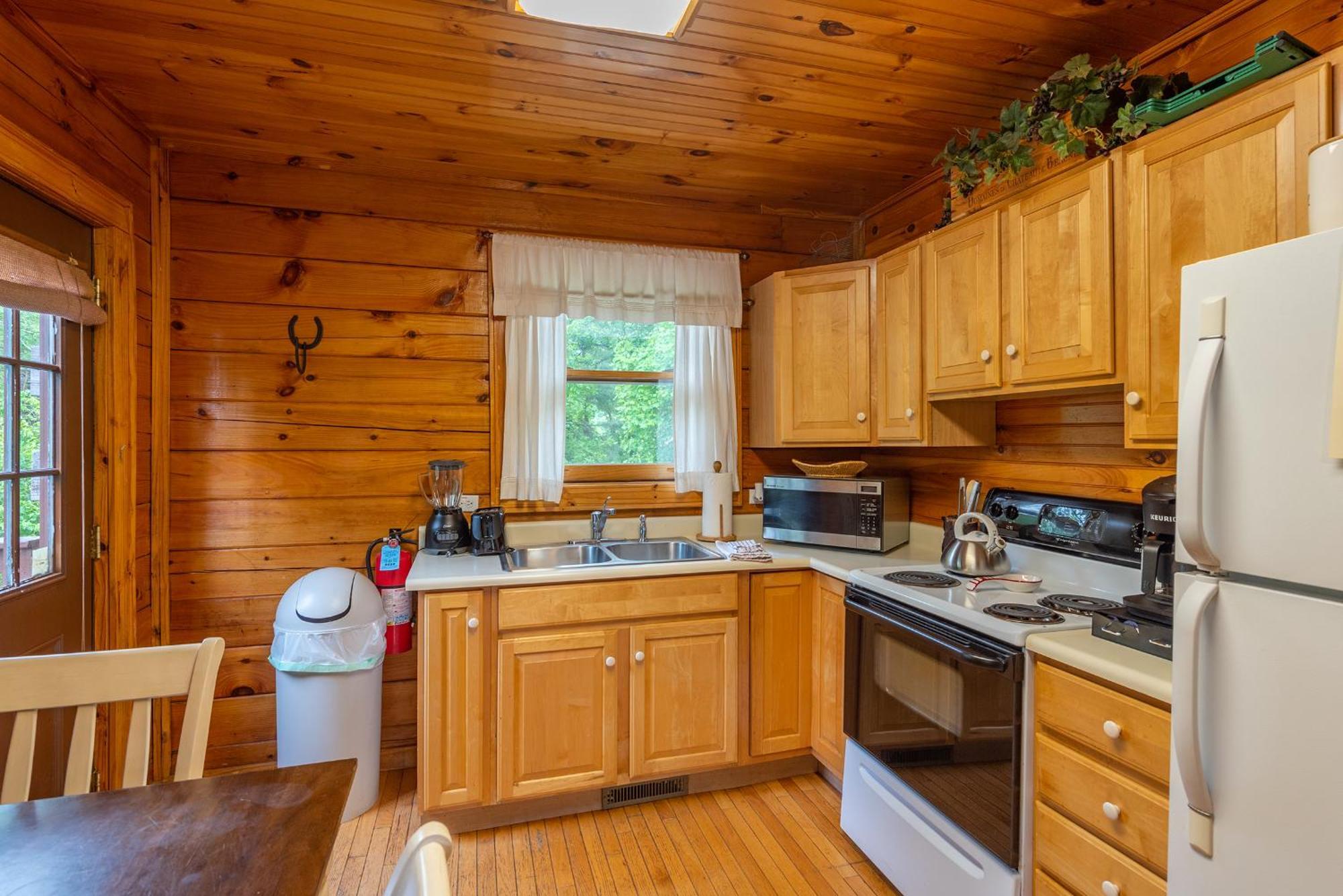 Engadine Inn And Cabins Candler エクステリア 写真