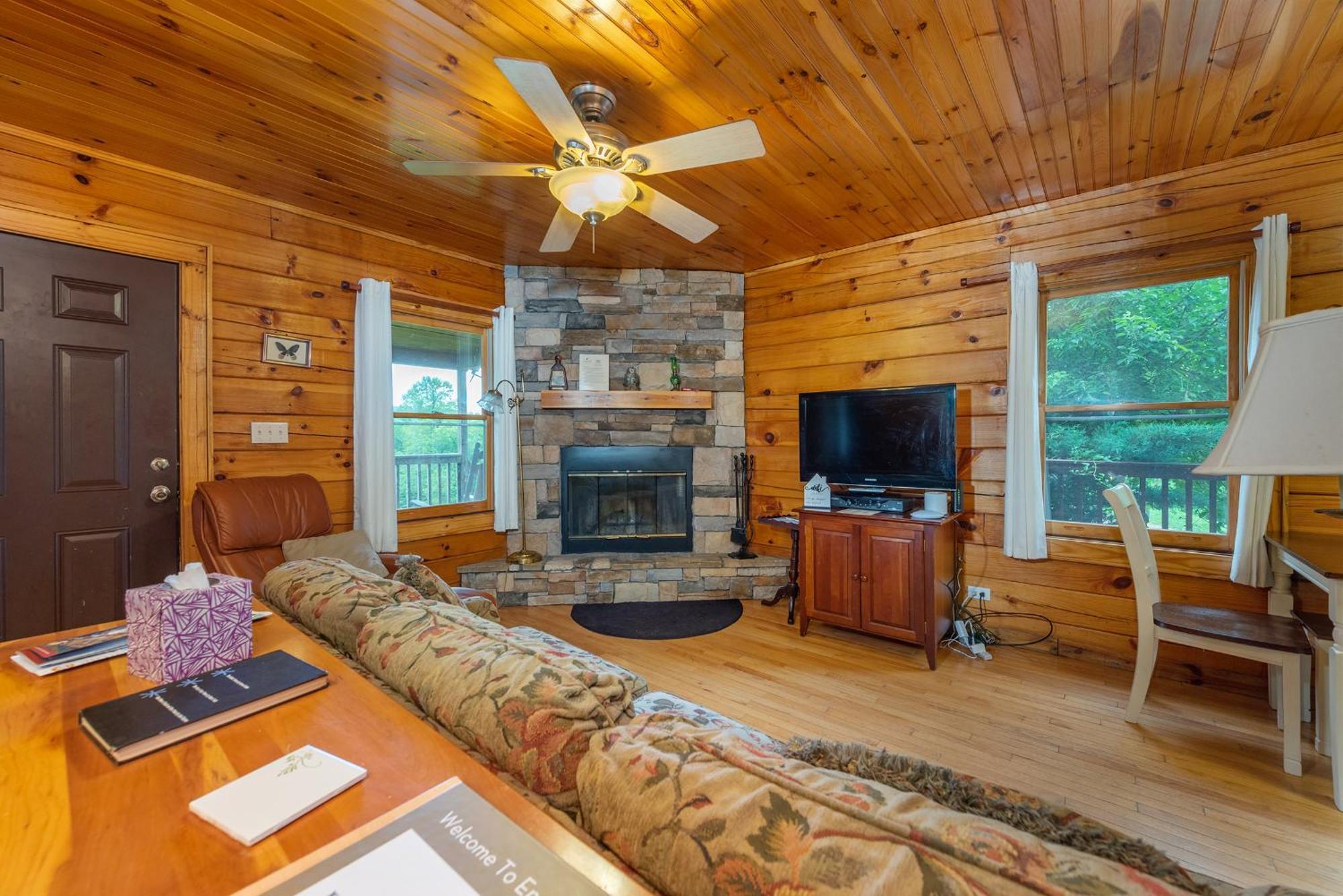 Engadine Inn And Cabins Candler エクステリア 写真