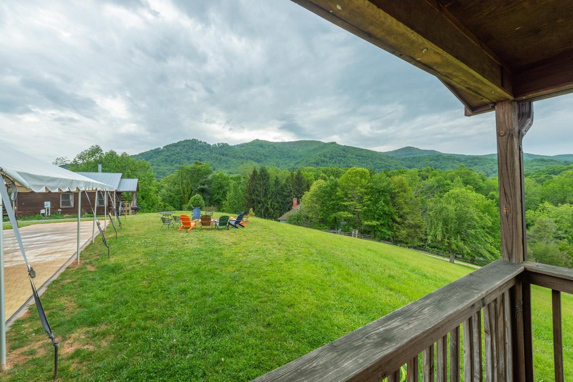 Engadine Inn And Cabins Candler エクステリア 写真