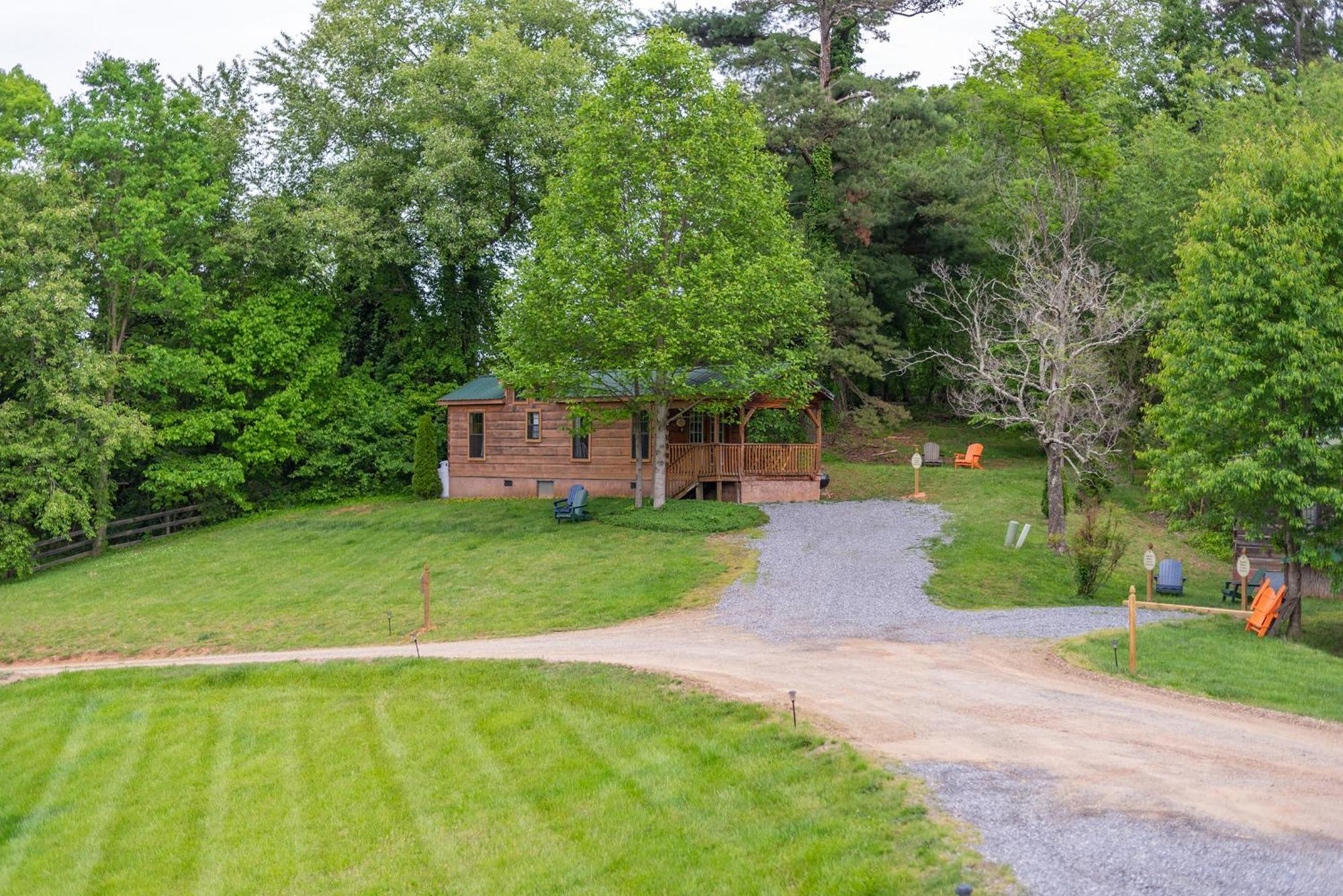 Engadine Inn And Cabins Candler エクステリア 写真