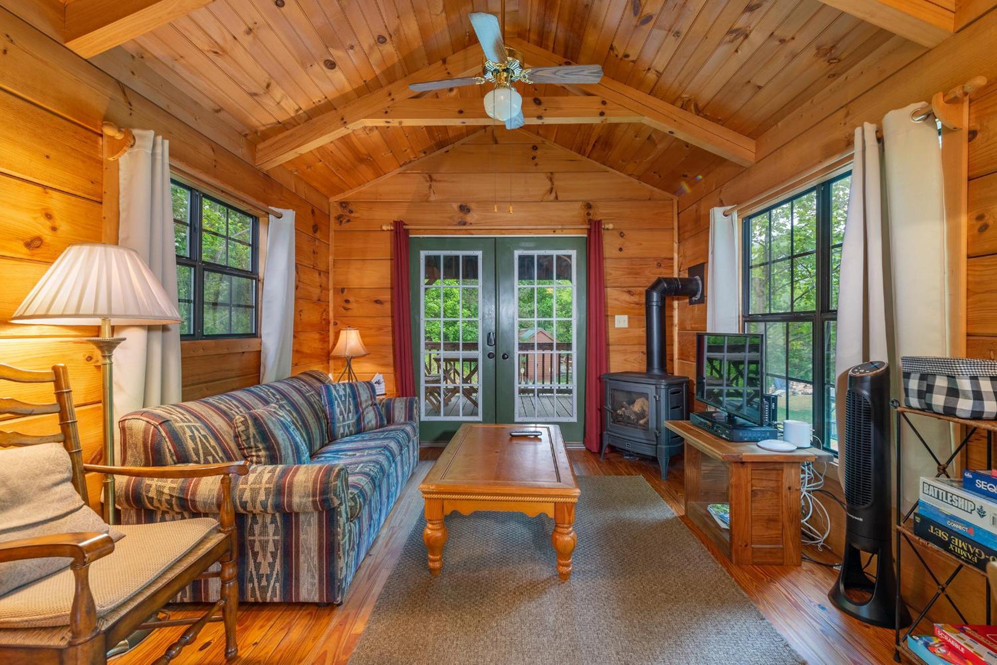 Engadine Inn And Cabins Candler エクステリア 写真