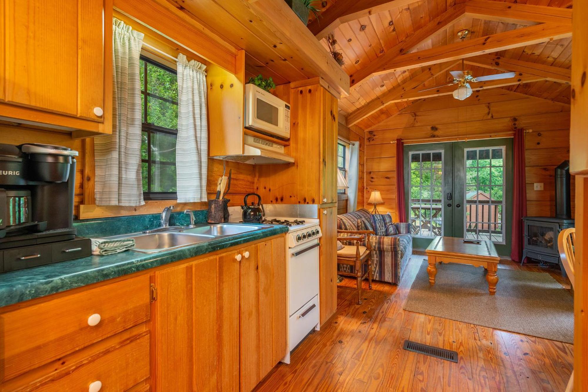 Engadine Inn And Cabins Candler エクステリア 写真